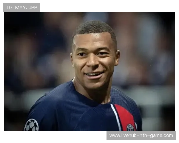 姆巴佩晒童年偶像海报,致敬老一辈巨星 姆巴佩晒童年偶像海报,致敬老一辈巨星