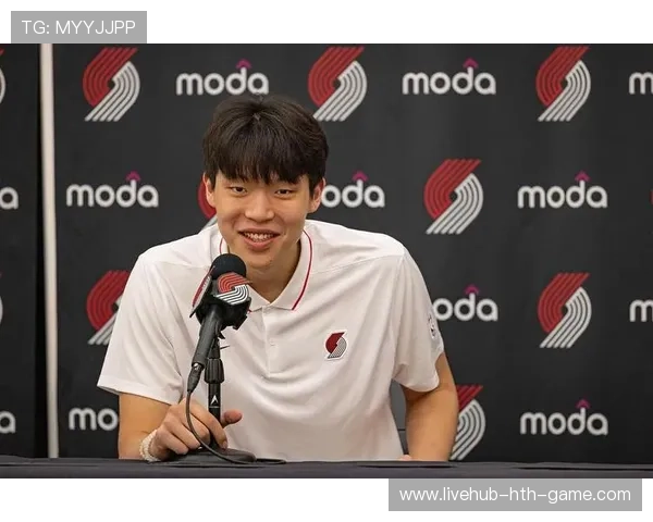 杨瀚森采访坦言：常规赛感觉自己很渺小，杨瀚森 篮球